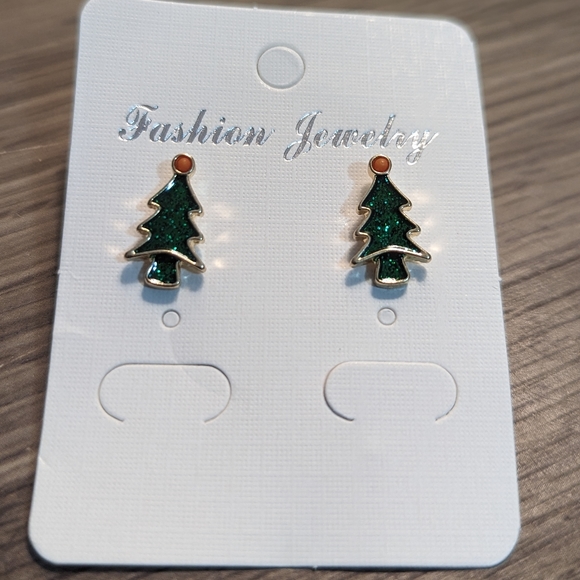 NWT Christmas Tree 🎄 Earrings - Picture 3 of 4
